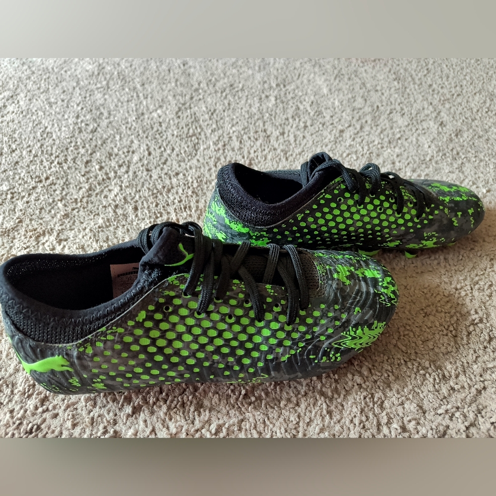 Puma Neon Green and Black Cleats -5C Jr